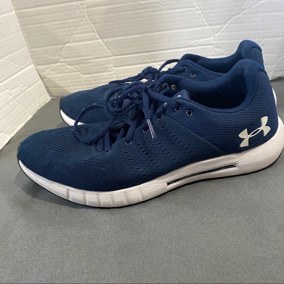 Under Armour Men’s Navy Blue Sneakers size 10